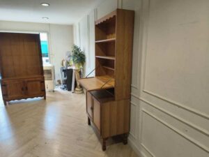 Modern Wooden Storage Cabinet with 2 Closed Compartments and 2 Open Shelves