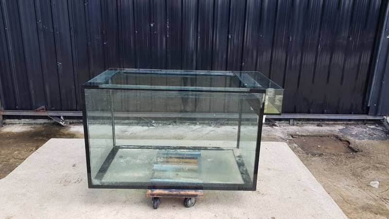Fish tank glass steel frame, black