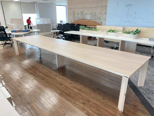 Conference table with power strip 482 cm