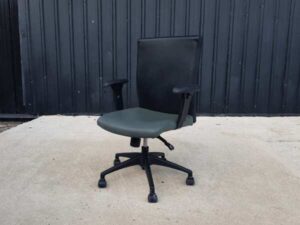 Office chair, leather seat, with arms, Logica work chair_N1I1K49Y1U_JHG6HBSSCW_E0V2NM9GD2_A4JRXS1QQX