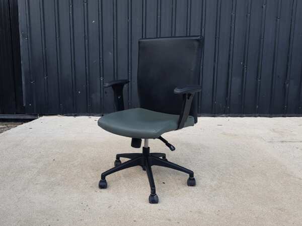 Office chair, leather seat, with arms, Logica work chair_N1I1K49Y1U_JHG6HBSSCW_E0V2NM9GD2_A4JRXS1QQX