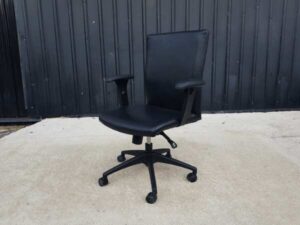 Office chair, leather seat, with arms, Logica work chair_N1I1K49Y1U_JHG6HBSSCW_E0V2NM9GD2_A4JRXS1QQX