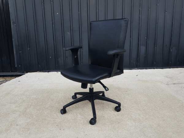 Office chair, leather seat, with arms, Logica work chair_N1I1K49Y1U_JHG6HBSSCW_E0V2NM9GD2_A4JRXS1QQX