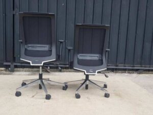 KOKUYO Office Chair with Mesh Backrest, Wheels, Fabric Seat, Steel Legs, Black_A7HTOMRWX0