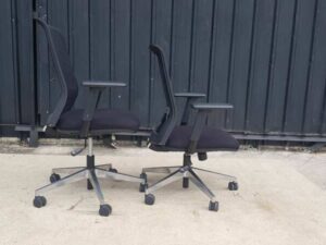 KOKUYO Office Chair with Mesh Backrest, Wheels, Fabric Seat, Steel Legs, Black_A7HTOMRWX0