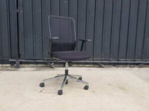 KOKUYO Office Chair with Mesh Backrest, Wheels, Fabric Seat, Steel Legs, Black_A7HTOMRWX0