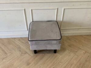 Velvet upholstered stool with metal legs, gray color._A8ZGH1DN0N