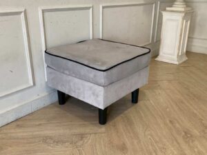 Velvet upholstered stool with metal legs, gray color._A8ZGH1DN0N