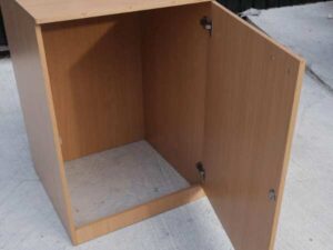 Multi-purpose wooden cabinet, 1 door, cream color, open inside._AJVQNVUUKO