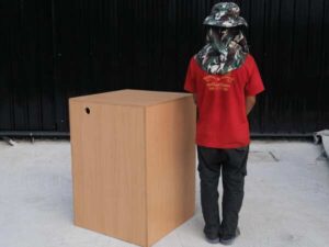Multi-purpose wooden cabinet, 1 door, cream color, open inside._AJVQNVUUKO