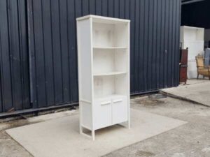 Wooden filing cabinet, 3 shelves, 2 doors, white