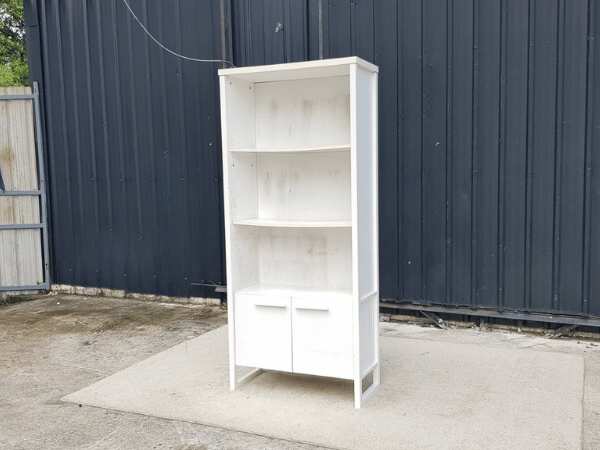 Wooden filing cabinet, 3 shelves, 2 doors, white