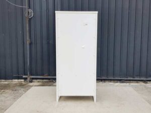 Wooden filing cabinet, 3 shelves, 2 doors, white