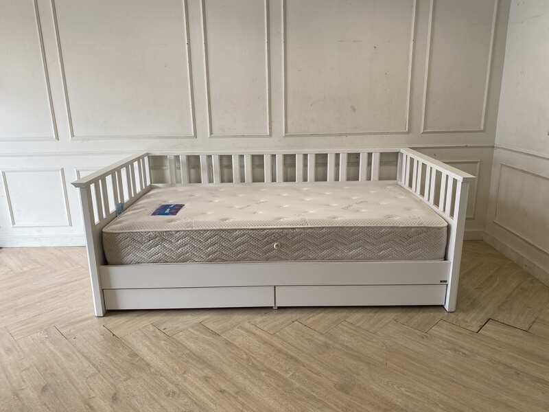 Sleep Peels Energy 3.5-foot mattress, 9 inches thick.