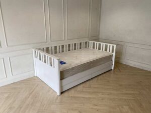 Sleep Peels Energy 3.5-foot mattress, 9 inches thick.