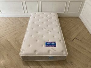 Sleep Peels Energy 3.5-foot mattress, 9 inches thick.