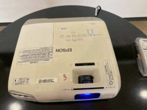 Projector EPSON brand, model EB-X9_BA3WNYF8MU