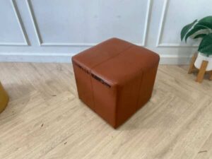 Stool, square, round, minimalist style_BIEDTPPIRT
