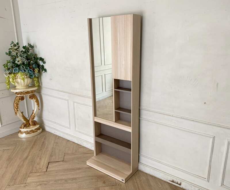 Cream-colored wooden dressing table, S.B.FURNITURE brand.