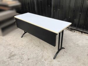 Multipurpose folding table Conference table that can be folded away._BWA8J59FB6