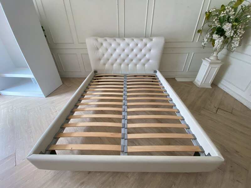 5-foot bed, leather upholstery, button-tufted, white.