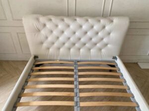 5-foot bed, leather upholstery, button-tufted, white.