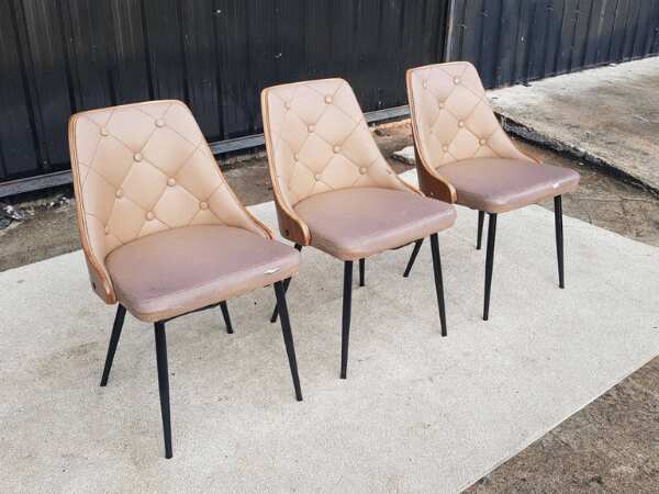 Dining chair, steel legs, leather seat with button closure, cream color