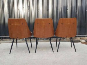 Dining chair, steel legs, leather seat with button closure, cream color