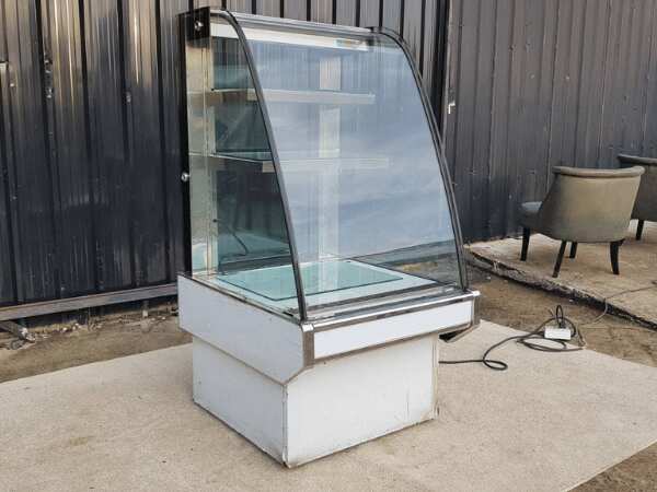 Cake display freezer, 3-tier curved glass