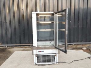 Cake display freezer, 3-tier curved glass