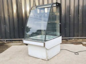 Cake display freezer, 3-tier curved glass