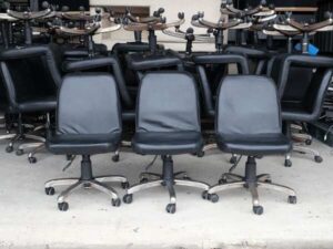 Black leather office chair, armless, leather work chair, steel legs._CH7HJJ0HKM