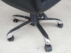 Black leather office chair, armless, leather work chair, steel legs._CH7HJJ0HKM