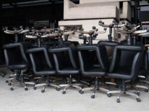 Black leather office chair, armless, leather work chair, steel legs._CH7HJJ0HKM