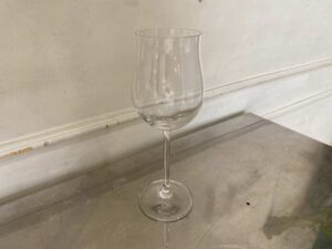 Clear wine glass, shaped like a flower.