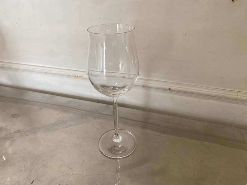 Clear wine glass, shaped like a flower.