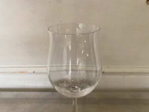Clear wine glass, shaped like a flower.