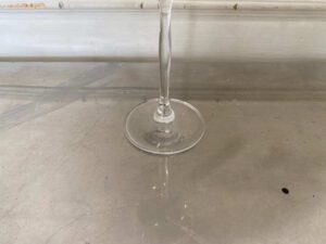 Clear wine glass, shaped like a flower.