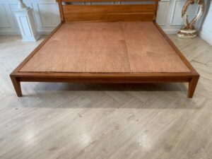 6-foot wooden bed, brown, classic style
