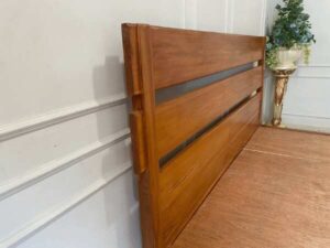 6-foot wooden bed, brown, classic style