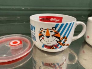 ceramic cup with lid