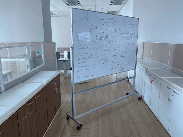 Magnetic whiteboard with stand, 2 sides, 120x180 cm