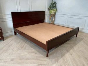 Classic style 6-foot wooden bed