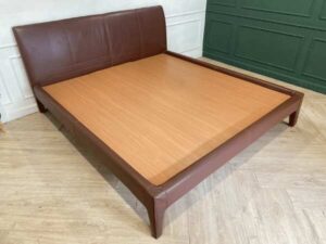 6-foot bed, brown leather cushion, POSH brand