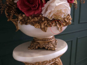 Decorative flower vase stand for luxurious home decoration, with golden edges._F1XQJRNHDZ