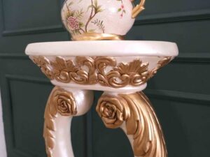 Decorative flower vase stand for luxurious home decoration, with golden edges._F1XQJRNHDZ