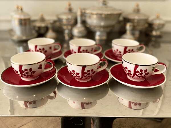 Coffee cup set, floral pattern, red