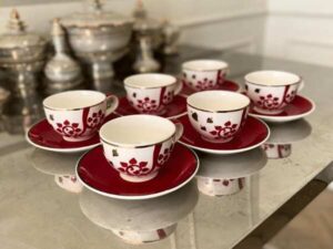 Coffee cup set, floral pattern, red
