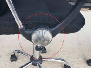 Office chair, fabric upholstery, mesh backrest, steel legs, black color.