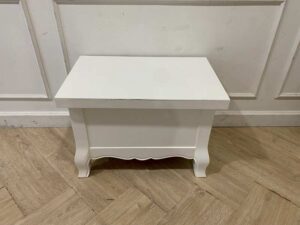 Vintage Louis-style carved wood bedside cabinet with 2 drawers, white